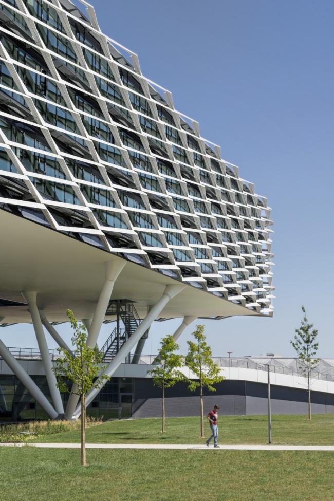 BIM建筑|活气四射,芳华洋溢——阿迪达斯园区 / Behnisch Architekten 建筑鉴赏 第13张-BIM建筑网 BIM建筑|活气四射,芳华洋溢——阿迪达斯园区 / Behnisch Architekten 建筑鉴赏 第13张