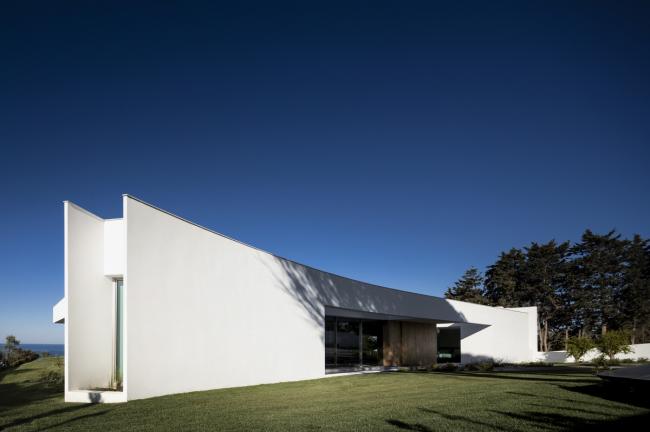 BIM建筑|一缕来自豪海的光:LuxMare 私宅 / Mário Martins Atelier 建筑鉴赏 第9张-BIM建筑网 BIM建筑|一缕来自豪海的光:LuxMare 私宅 / Mário Martins Atelier 建筑鉴赏 第9张
