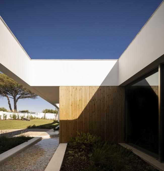 BIM建筑|一缕来自豪海的光:LuxMare 私宅 / Mário Martins Atelier 建筑鉴赏 第19张-BIM建筑网 BIM建筑|一缕来自豪海的光:LuxMare 私宅 / Mário Martins Atelier 建筑鉴赏 第19张