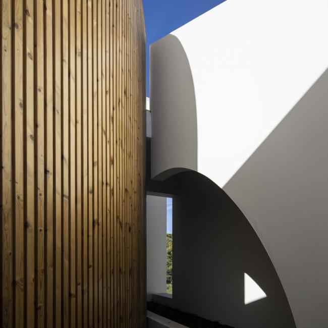 BIM建筑|一缕来自豪海的光:LuxMare 私宅 / Mário Martins Atelier 建筑鉴赏 第20张-BIM建筑网 BIM建筑|一缕来自豪海的光:LuxMare 私宅 / Mário Martins Atelier 建筑鉴赏 第20张