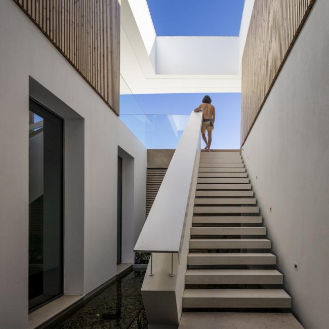 BIM建筑|一缕来自豪海的光:LuxMare 私宅 / Mário Martins Atelier 建筑鉴赏 第21张-BIM建筑网 BIM建筑|一缕来自豪海的光:LuxMare 私宅 / Mário Martins Atelier 建筑鉴赏 第21张