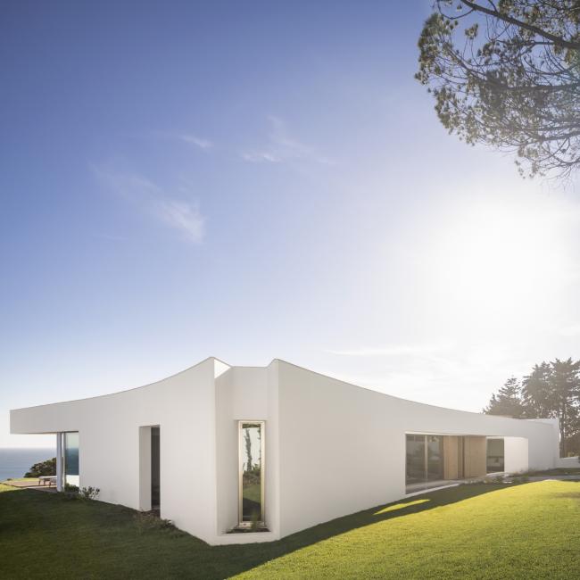 BIM建筑|一缕来自豪海的光:LuxMare 私宅 / Mário Martins Atelier 建筑鉴赏 第24张-BIM建筑网 BIM建筑|一缕来自豪海的光:LuxMare 私宅 / Mário Martins Atelier 建筑鉴赏 第24张