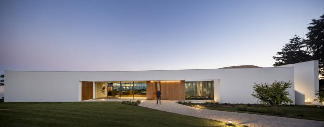 BIM建筑|一缕来自豪海的光:LuxMare 私宅 / Mário Martins Atelier 建筑鉴赏 第25张-BIM建筑网 BIM建筑|一缕来自豪海的光:LuxMare 私宅 / Mário Martins Atelier 建筑鉴赏 第25张