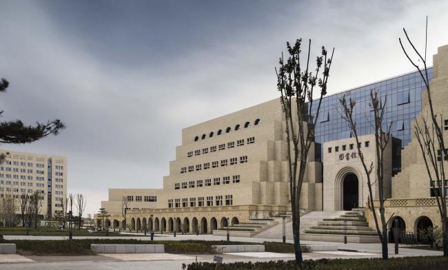 BIM建筑|延安年夜学新校区计划设计 / 清华年夜学建筑设计研讨院 建筑鉴赏 第7张-BIM建筑网 BIM建筑|延安年夜学新校区计划设计 / 清华年夜学建筑设计研讨院 建筑鉴赏 第7张