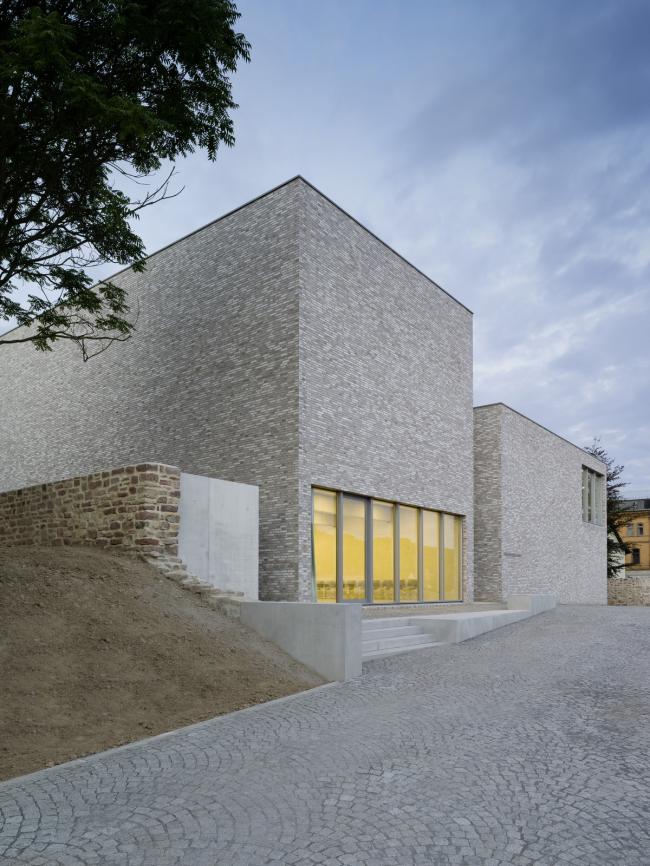 BIM建筑|新旧之间,一场朴实而暖和的对话:Luthers Sterbehaus 博物馆 / VON M-BIM建筑网