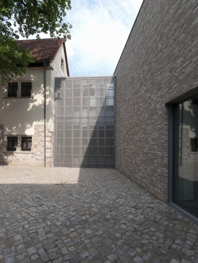 BIM建筑|新旧之间,一场朴实而暖和的对话:Luthers Sterbehaus 博物馆 / VON M 建筑鉴赏 第9张-BIM建筑网 BIM建筑|新旧之间,一场朴实而暖和的对话:Luthers Sterbehaus 博物馆 / VON M 建筑鉴赏 第9张