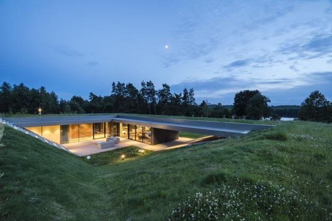 BIM建筑|遗落于荒野上的一顶凉帽:绿色线条小屋 / Mobius Architects 建筑鉴赏 第8张-BIM建筑网 BIM建筑|遗落于荒野上的一顶凉帽:绿色线条小屋 / Mobius Architects 建筑鉴赏 第8张