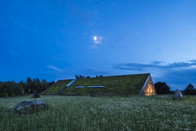 BIM建筑|遗落于荒野上的一顶凉帽:绿色线条小屋 / Mobius Architects 建筑鉴赏 第13张-BIM建筑网 BIM建筑|遗落于荒野上的一顶凉帽:绿色线条小屋 / Mobius Architects 建筑鉴赏 第13张