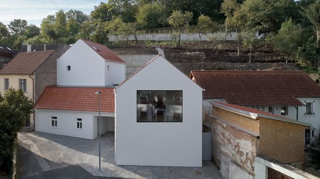 BIM建筑|富于童趣的白色小房子:布拉格度假屋 / Atelier 111 Architekti BIM建筑|富于童趣的白色小房子:布拉格度假屋 / Atelier 111 Architekti