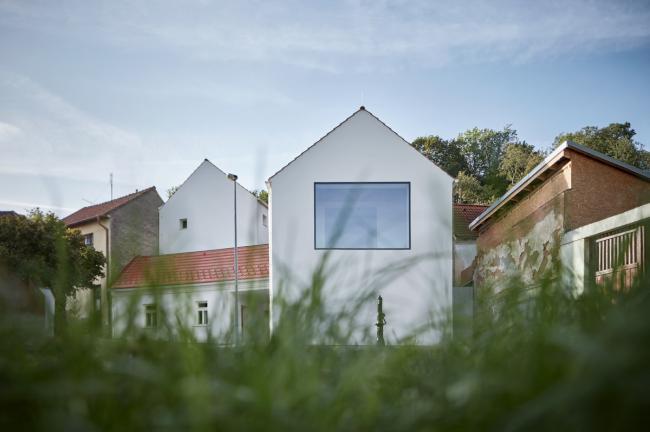 BIM建筑|富于童趣的白色小房子:布拉格度假屋 / Atelier 111 Architekti BIM建筑|富于童趣的白色小房子:布拉格度假屋 / Atelier 111 Architekti