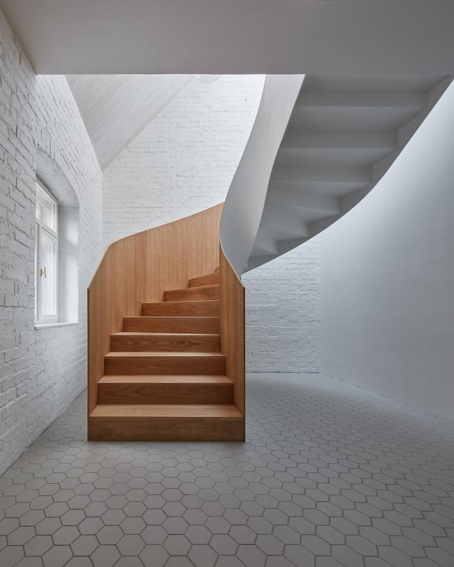 BIM建筑|富于童趣的白色小房子:布拉格度假屋 / Atelier 111 Architekti BIM建筑|富于童趣的白色小房子:布拉格度假屋 / Atelier 111 Architekti