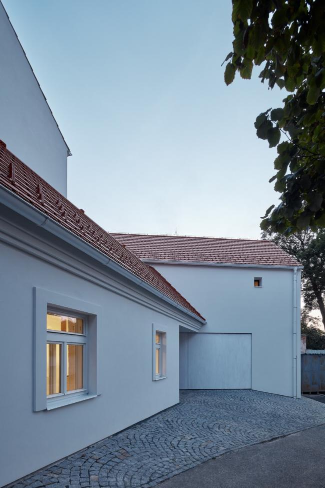 BIM建筑|富于童趣的白色小房子:布拉格度假屋 / Atelier 111 Architekti BIM建筑|富于童趣的白色小房子:布拉格度假屋 / Atelier 111 Architekti