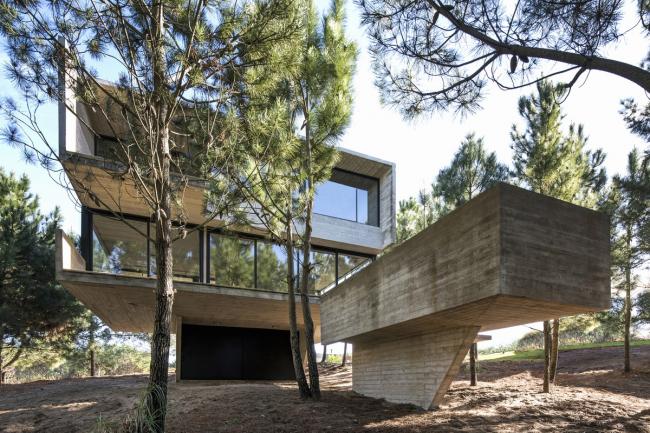BIM建筑|光影婆娑,如木石般朴实的林间住宅 / Luciano Kruk BIM建筑|光影婆娑,如木石般朴实的林间住宅 / Luciano Kruk