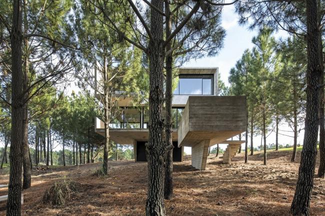 BIM建筑|光影婆娑,如木石般朴实的林间住宅 / Luciano Kruk BIM建筑|光影婆娑,如木石般朴实的林间住宅 / Luciano Kruk