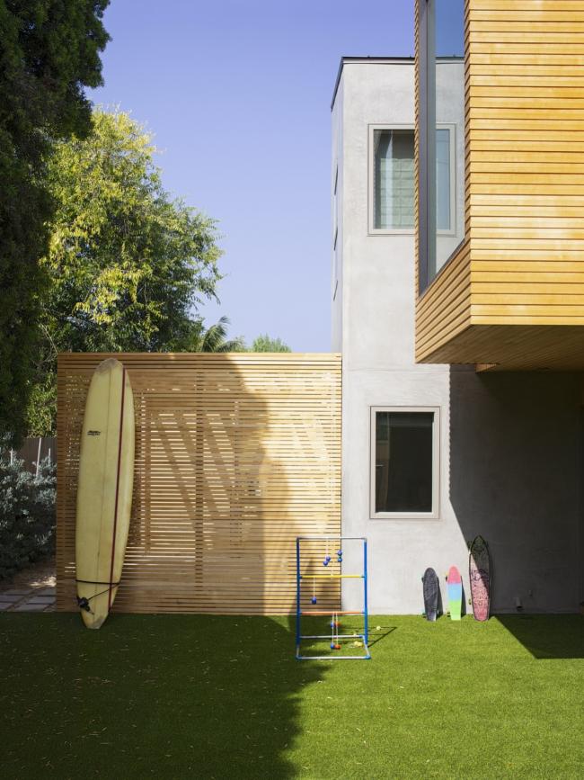BIM建筑|跳脱的不规则几何形状:洛杉矶海滩避暑住宅 / Blue Truck Studio BIM建筑|跳脱的不规则几何形状:洛杉矶海滩避暑住宅 / Blue Truck Studio