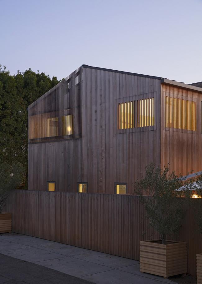 BIM建筑|跳脱的不规则几何形状:洛杉矶海滩避暑住宅 / Blue Truck Studio BIM建筑|跳脱的不规则几何形状:洛杉矶海滩避暑住宅 / Blue Truck Studio
