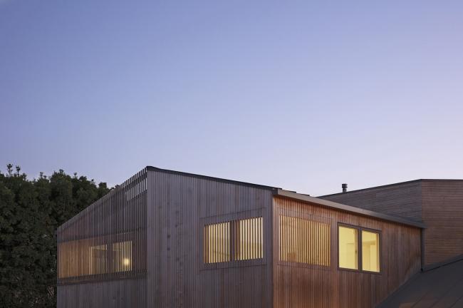 BIM建筑|跳脱的不规则几何形状:洛杉矶海滩避暑住宅 / Blue Truck Studio BIM建筑|跳脱的不规则几何形状:洛杉矶海滩避暑住宅 / Blue Truck Studio