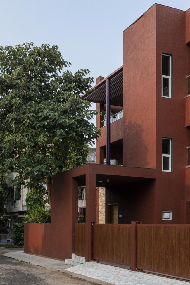 BIM建筑|如火一般热情,如耕牛般内敛:印度“红盒子”之家 / The Grid Architects BIM建筑|如火一般热情,如耕牛般内敛:印度“红盒子”之家 / The Grid Architects