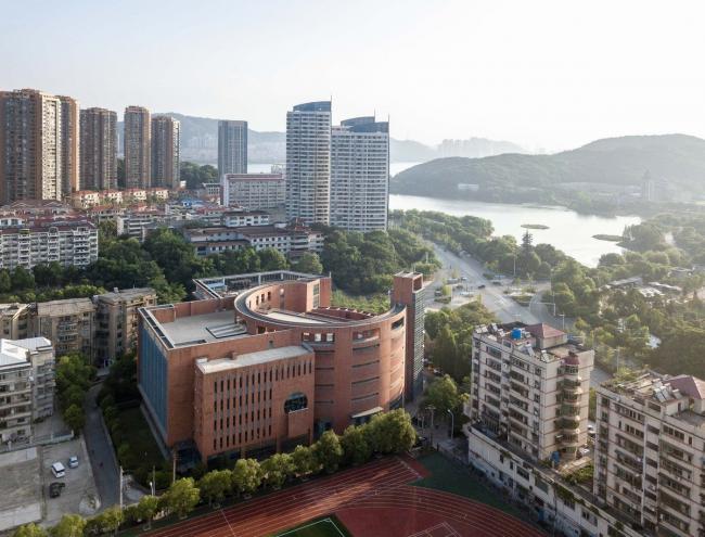 BIM建筑|稳重内敛,透着古典之美的清水红砖雕塑:黄石市群艺馆 / 中南建筑设计院 BIM建筑|稳重内敛,透着古典之美的清水红砖雕塑:黄石市群艺馆 / 中南建筑设计院
