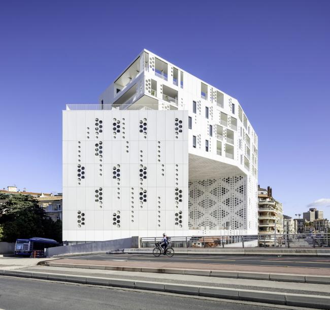 BIM建筑|如纯白蕾丝裙般优雅圣洁:蒙特皮埃酒店综合体 / Manuelle Gautrand Architecture BIM建筑|如纯白蕾丝裙般优雅圣洁:蒙特皮埃酒店综合体 / Manuelle Gautrand Architecture