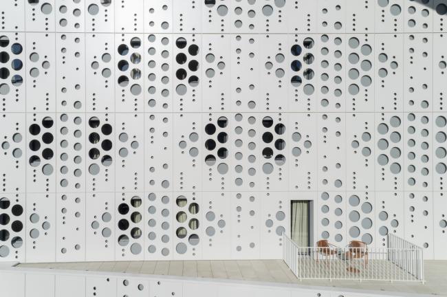 BIM建筑|如纯白蕾丝裙般优雅圣洁:蒙特皮埃酒店综合体 / Manuelle Gautrand Architecture BIM建筑|如纯白蕾丝裙般优雅圣洁:蒙特皮埃酒店综合体 / Manuelle Gautrand Architecture