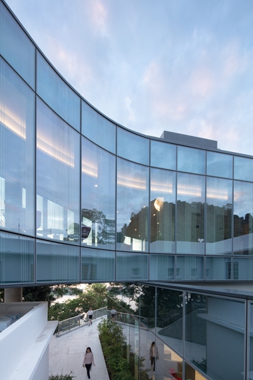 BIM建筑|梦幻建筑工作室在山坡上设计“香港芝加哥大学中心” BIM建筑|梦幻建筑工作室在山坡上设计“香港芝加哥大学中心”