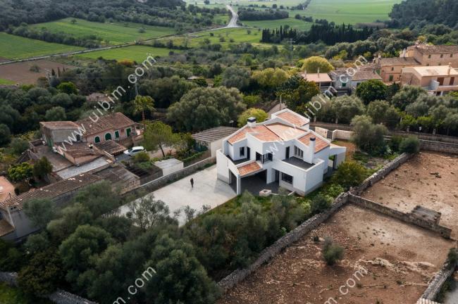 BIM建筑|错落景窗勾勒出一幅幅山野风景画:MM住宅 / Salvà Ortín Arquitectes BIM建筑|错落景窗勾勒出一幅幅山野风景画:MM住宅 / Salvà Ortín Arquitectes