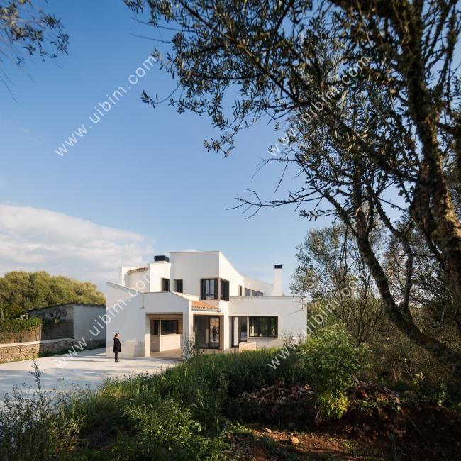 BIM建筑|错落景窗勾勒出一幅幅山野风景画:MM住宅 / Salvà Ortín Arquitectes BIM建筑|错落景窗勾勒出一幅幅山野风景画:MM住宅 / Salvà Ortín Arquitectes