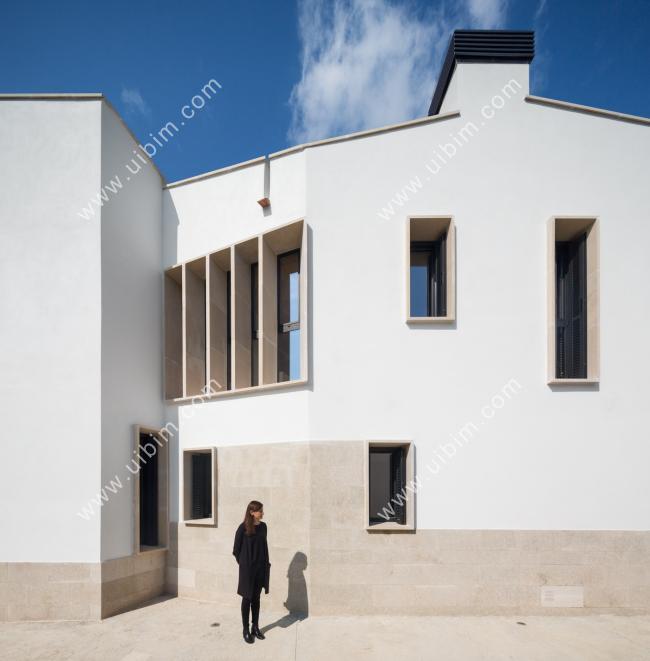 BIM建筑|错落景窗勾勒出一幅幅山野风景画:MM住宅 / Salvà Ortín Arquitectes BIM建筑|错落景窗勾勒出一幅幅山野风景画:MM住宅 / Salvà Ortín Arquitectes