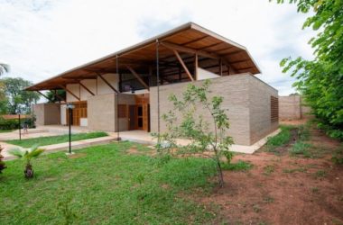 BIM建筑|草丛,泥巴,荡秋千:乡野田园里的儿童之家-BIM建筑网