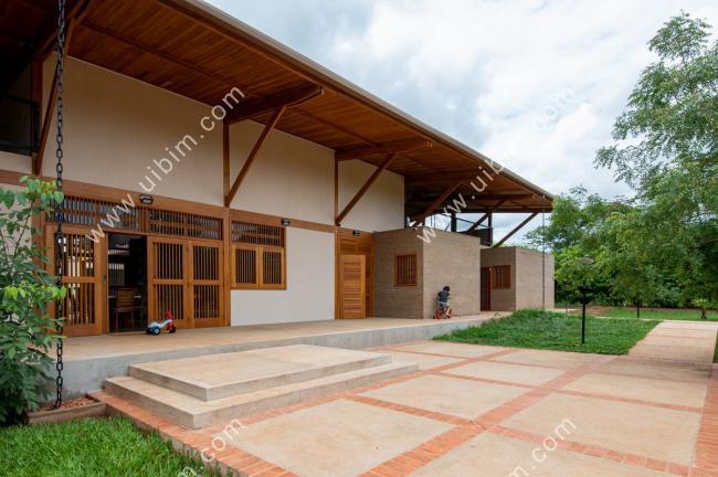 BIM建筑|草丛,泥巴,荡秋千:乡野田园里的儿童之家 BIM建筑|草丛,泥巴,荡秋千:乡野田园里的儿童之家