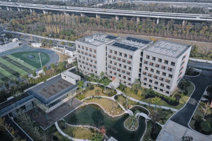 BIM建筑|杭州第二中学钱江校区学生宿舍楼 / 浙江大学建筑设计研究院有限公司 BIM建筑|杭州第二中学钱江校区学生宿舍楼 / 浙江大学建筑设计研究院有限公司