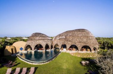 BIM建筑|海岸沙滩巨石下的原始洞穴:斯里兰卡帐篷酒店 / Nomadic Resorts-BIM建筑网