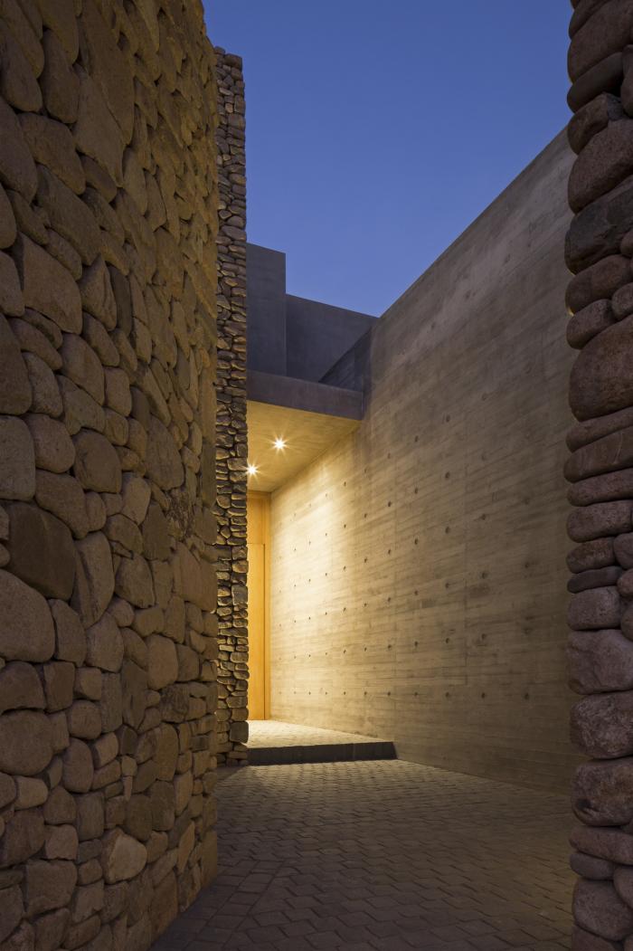 BIM建筑|嵌入场地的巨石:Cerro la Cruz住宅 / Turner Arquitectos BIM建筑|嵌入场地的巨石:Cerro la Cruz住宅 / Turner Arquitectos