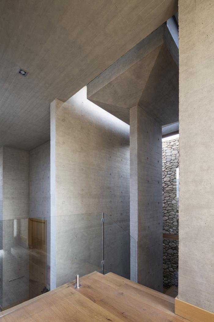 BIM建筑|嵌入场地的巨石:Cerro la Cruz住宅 / Turner Arquitectos BIM建筑|嵌入场地的巨石:Cerro la Cruz住宅 / Turner Arquitectos