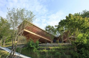 BIM建筑|嵌入地形的“V”形木屋 / ADX-BIM建筑网