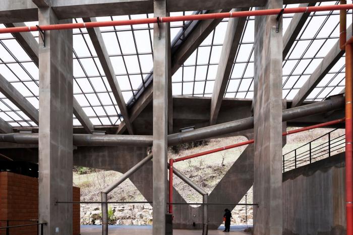 BIM建筑|混凝土几何架构而成的“游戏工具”:上东木炭桑拿屋 / studio_suspicion BIM建筑|混凝土几何架构而成的“游戏工具”:上东木炭桑拿屋 / studio_suspicion