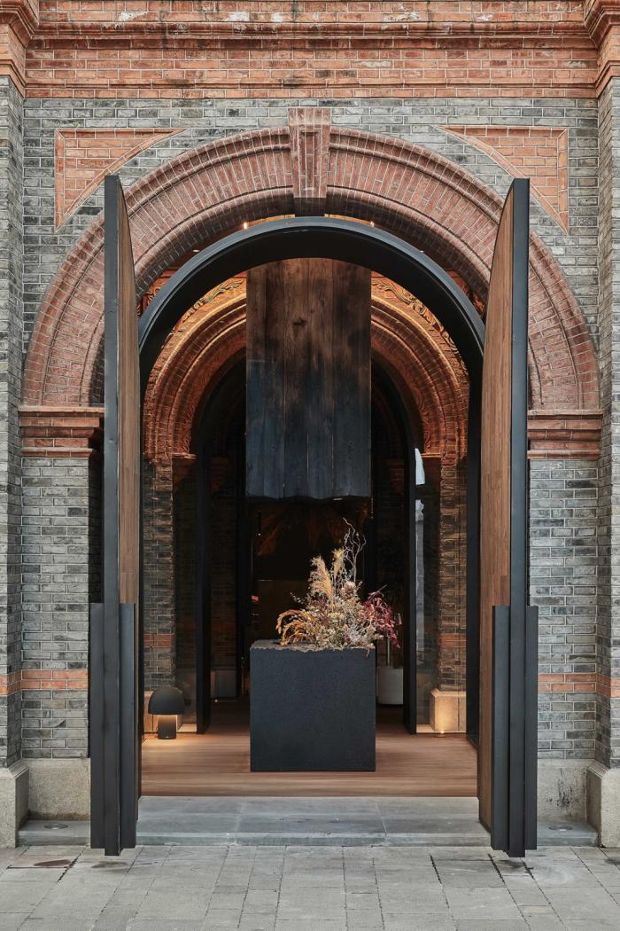BIM建筑|当时间与温度交织于空间——CHARCOHOL巧客餐厅与鸡尾酒吧 / 八荒设计 BIM建筑|当时间与温度交织于空间——CHARCOHOL巧客餐厅与鸡尾酒吧 / 八荒设计