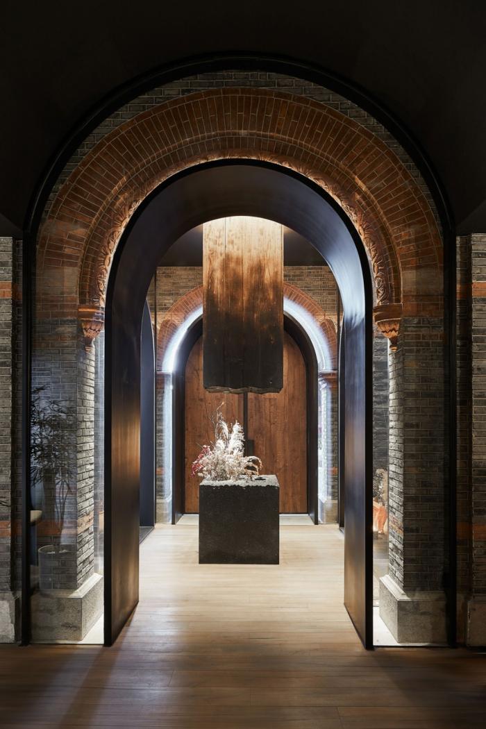 BIM建筑|当时间与温度交织于空间——CHARCOHOL巧客餐厅与鸡尾酒吧 / 八荒设计 BIM建筑|当时间与温度交织于空间——CHARCOHOL巧客餐厅与鸡尾酒吧 / 八荒设计