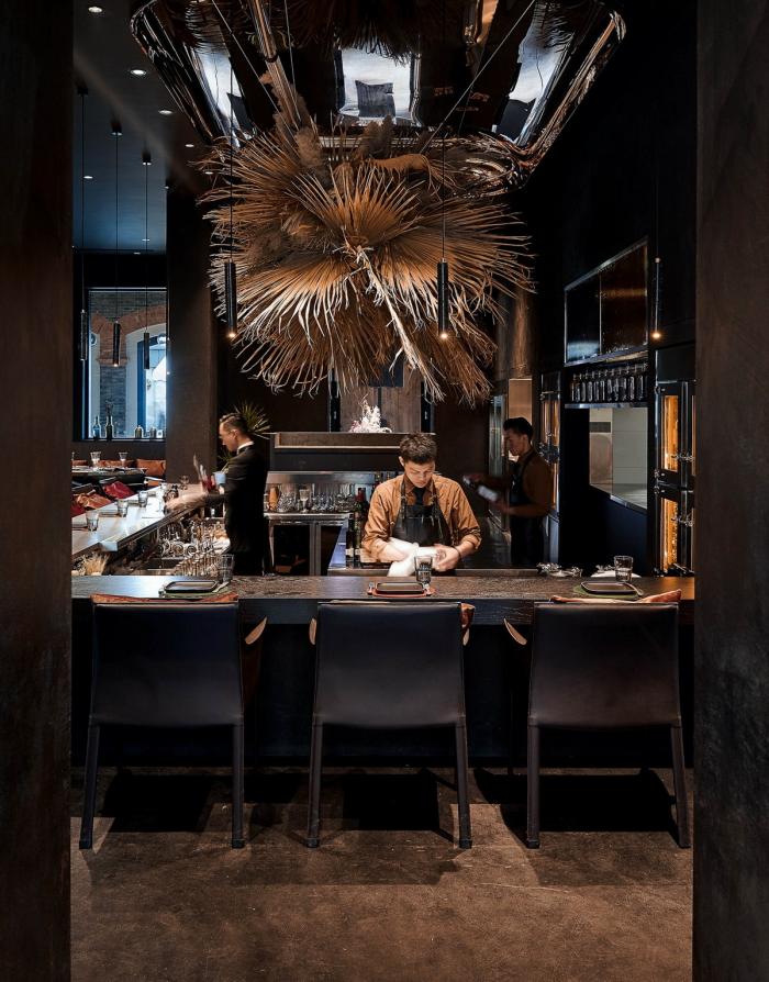 BIM建筑|当时间与温度交织于空间——CHARCOHOL巧客餐厅与鸡尾酒吧 / 八荒设计 BIM建筑|当时间与温度交织于空间——CHARCOHOL巧客餐厅与鸡尾酒吧 / 八荒设计