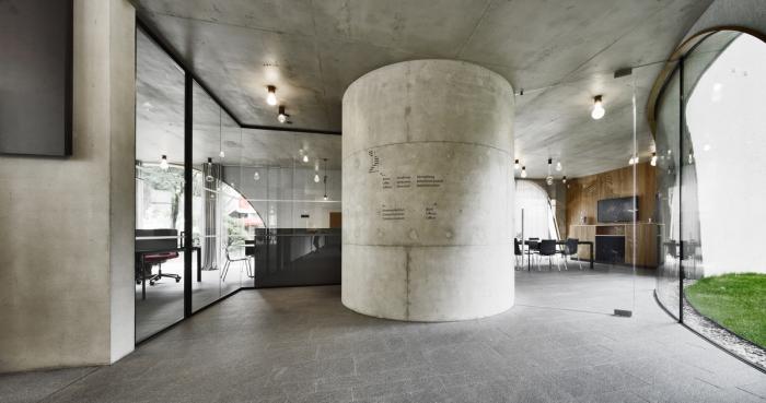 BIM建筑|融合古典,调皮地飞动——环抱老树的游客中心 / MoDusArchitects BIM建筑|融合古典,调皮地飞动——环抱老树的游客中心 / MoDusArchitects