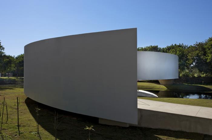 BIM建筑|宛如一条飘逸的纯白丝带:日本移民博物馆 / Gustavo Penna BIM建筑|宛如一条飘逸的纯白丝带:日本移民博物馆 / Gustavo Penna