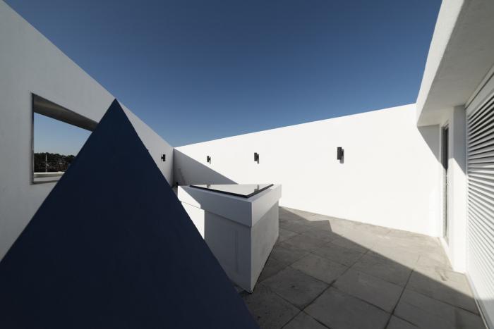 BIM建筑|混凝土构筑的抽象几何空间:Atelier 11办公楼 / Atelier 11 BIM建筑|混凝土构筑的抽象几何空间:Atelier 11办公楼 / Atelier 11