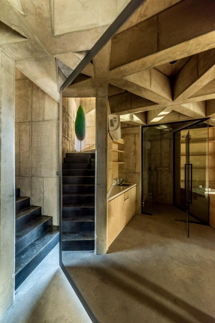 BIM建筑|混凝土构筑的抽象几何空间:Atelier 11办公楼 / Atelier 11 BIM建筑|混凝土构筑的抽象几何空间:Atelier 11办公楼 / Atelier 11