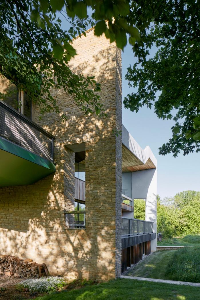 BIM建筑|乡村风景里的双人舞:英国景天草住宅 / Featherstone Young BIM建筑|乡村风景里的双人舞:英国景天草住宅 / Featherstone Young