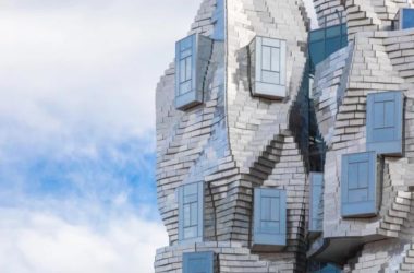 BIM建筑|弗兰克·盖里作品LUMA大厦即将竣工,银色铝板覆盖的动感雕塑-BIM建筑网
