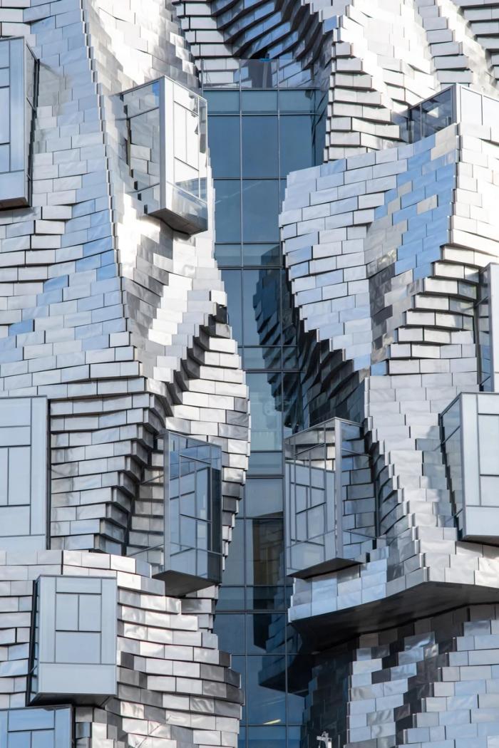 BIM建筑|弗兰克·盖里作品LUMA大厦即将竣工,银色铝板覆盖的动感雕塑 BIM建筑|弗兰克·盖里作品LUMA大厦即将竣工,银色铝板覆盖的动感雕塑