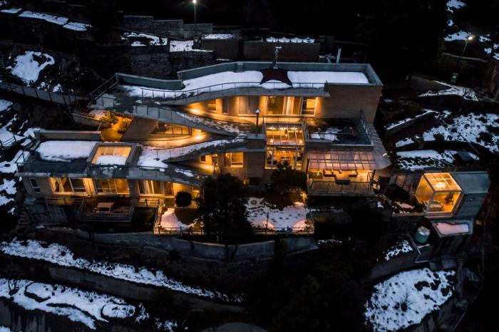 BIM建筑|粗野之中,宁静地消隐,喜马拉雅山间坡道小屋 / Ant Studio BIM建筑|粗野之中,宁静地消隐,喜马拉雅山间坡道小屋 / Ant Studio