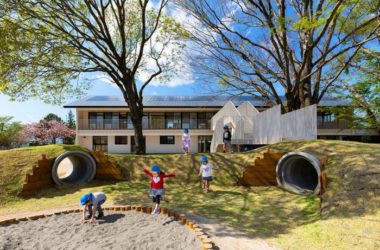 BIM建筑|儿童画里的木屋乐园,MRN幼儿园 / HIBINOSEKKEI +日比野设计-BIM建筑网