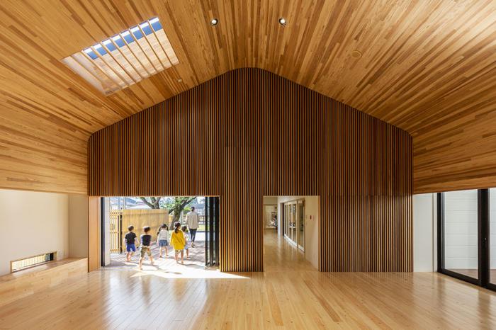 BIM建筑|儿童画里的木屋乐园,MRN幼儿园 / HIBINOSEKKEI +日比野设计 BIM建筑|儿童画里的木屋乐园,MRN幼儿园 / HIBINOSEKKEI +日比野设计